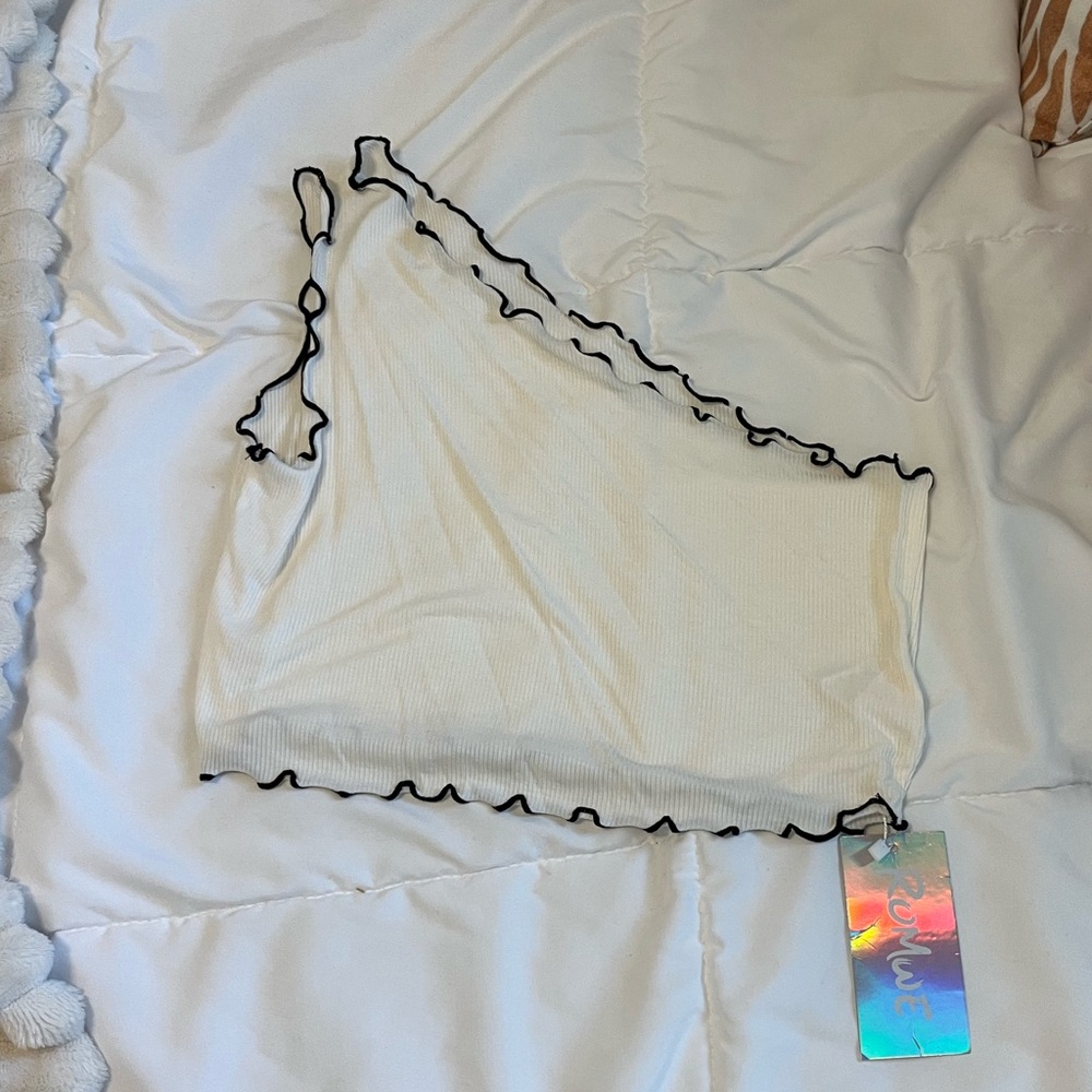 Romwe one shoulder crop top
